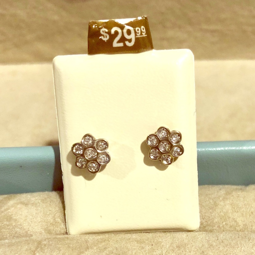 🆕10 ct white gold Earrings🆕